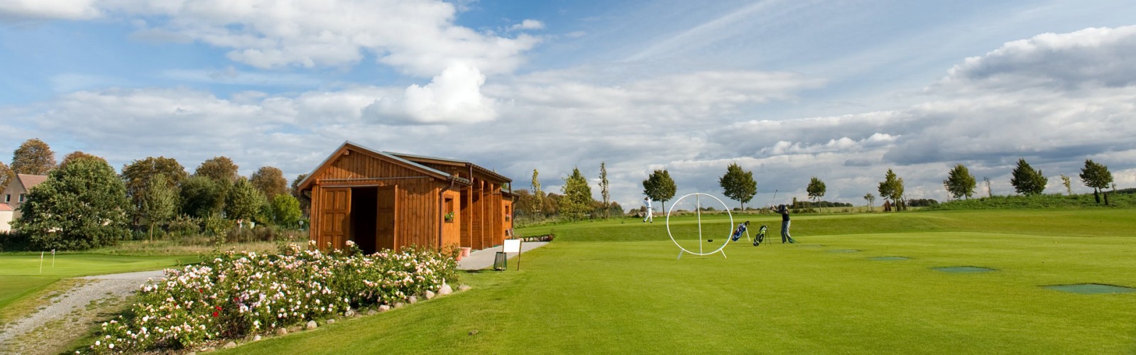 Golf-Uebungsanlage Neun-Loch-Golfplatz