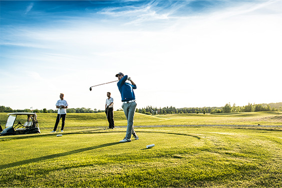 Golfer im Handicap Verbesserungskurs im Golfpark Strelasund