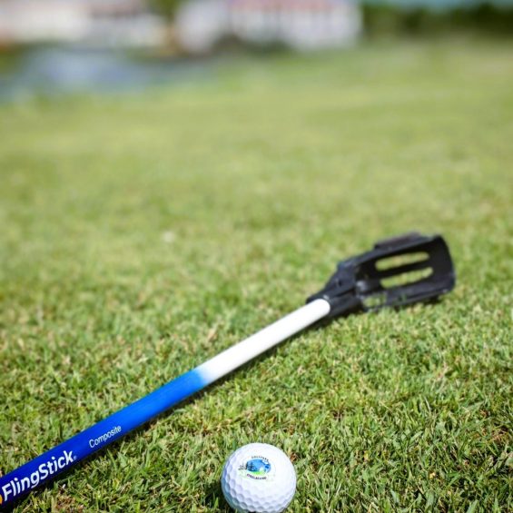 FlinGolf Schlaeger mit Golfball auf dem Golfplatz