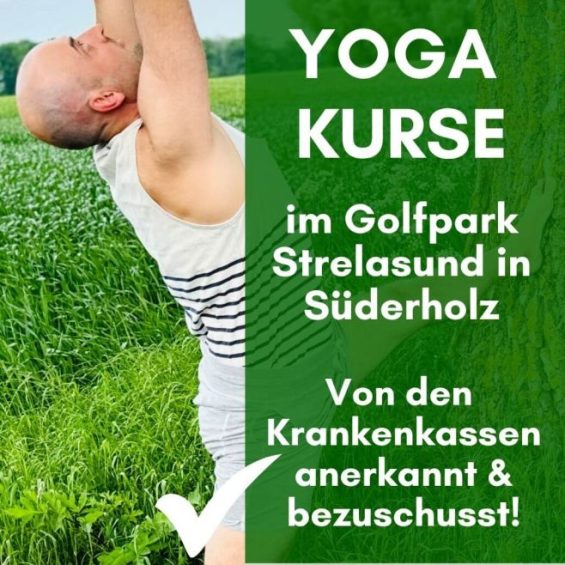 Mann streckt die Hände im Himmel - Yoga Kurse im Golfpark Strelasund