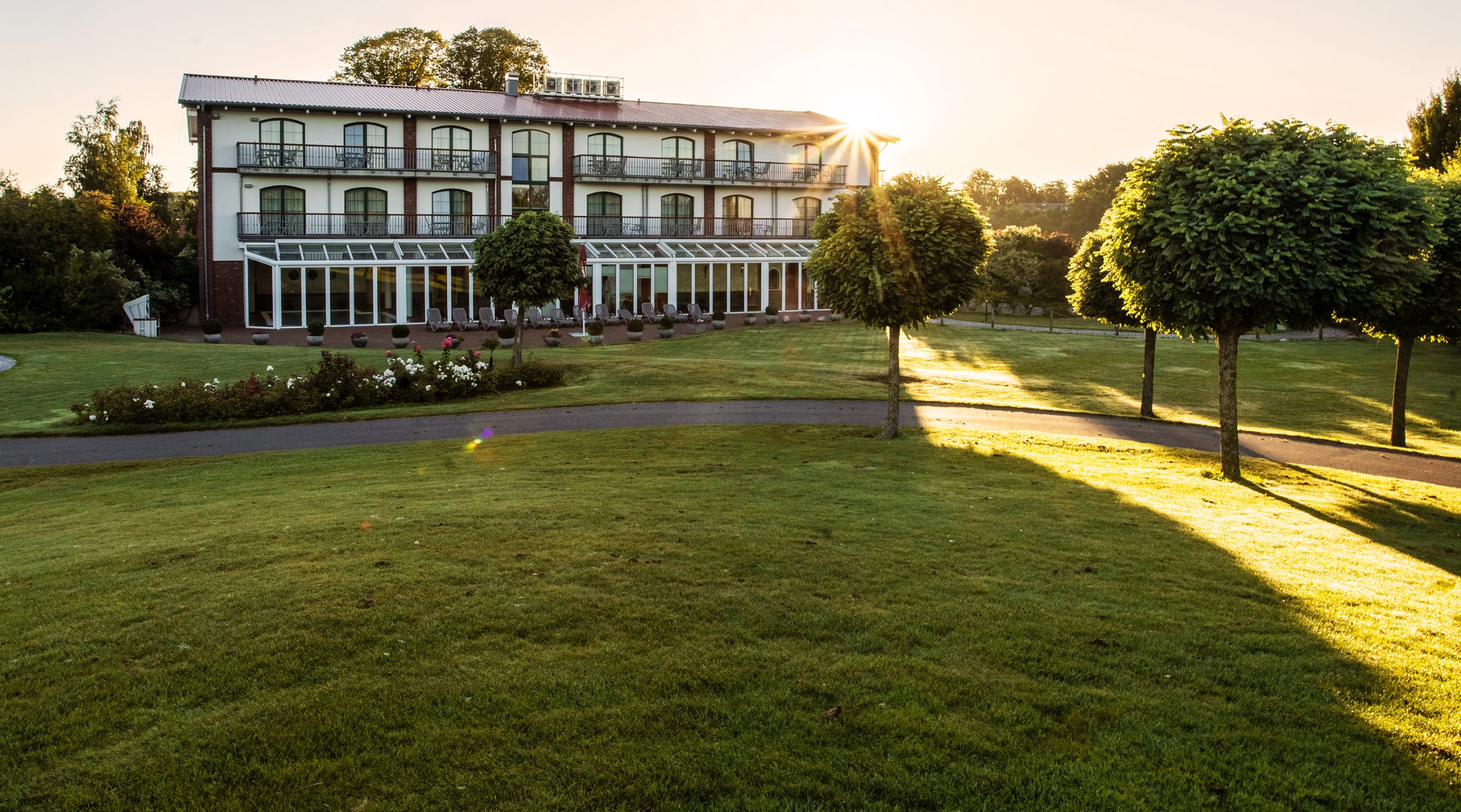 Hotel 1 00 02 Golfpark Strelasund Home Golfhotel Header 2 scaled
