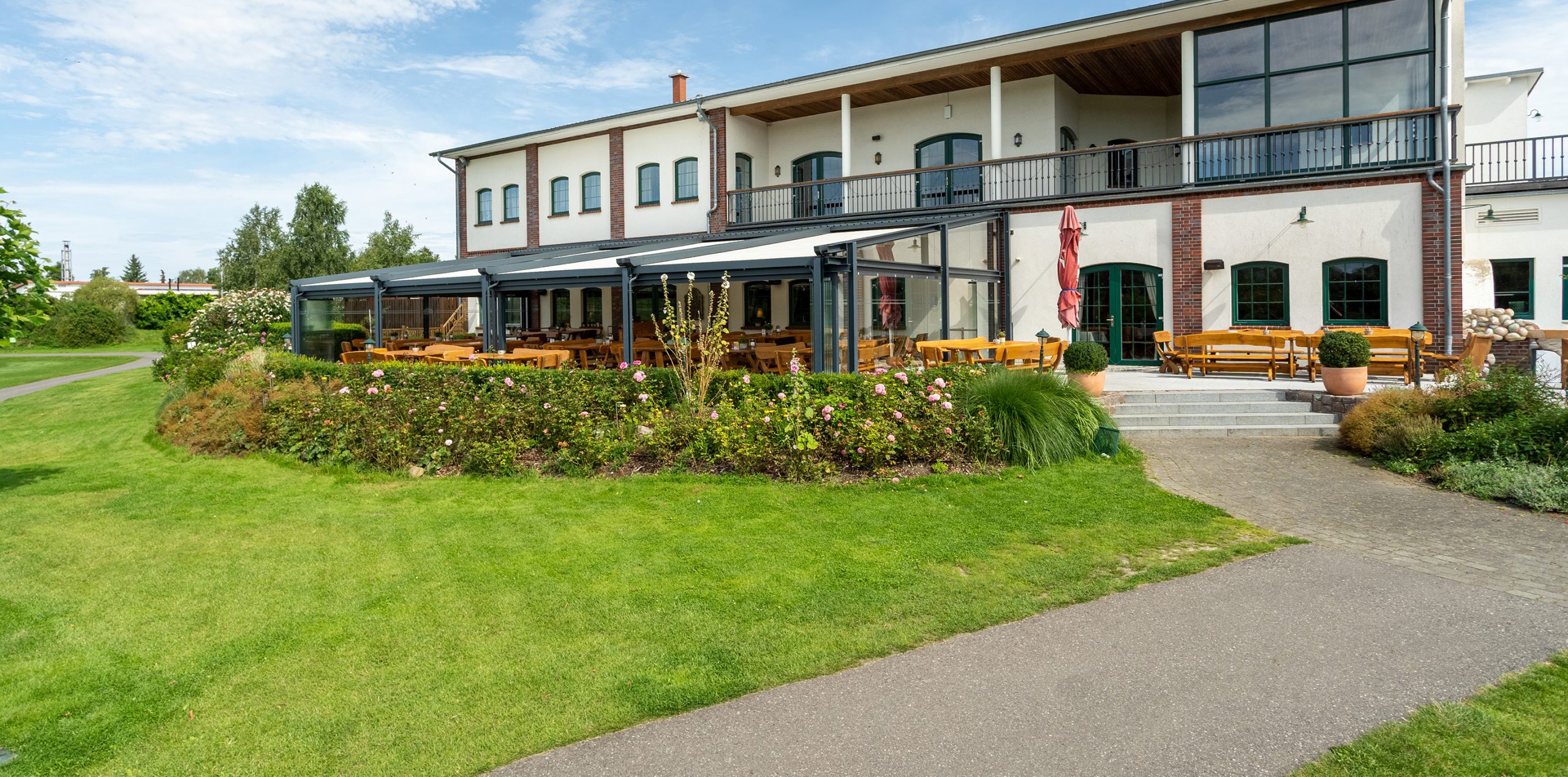 Landgasthof Frettwurst 1 05 Golfpark Strelasund Landgasthof Frettwurst Header scaled