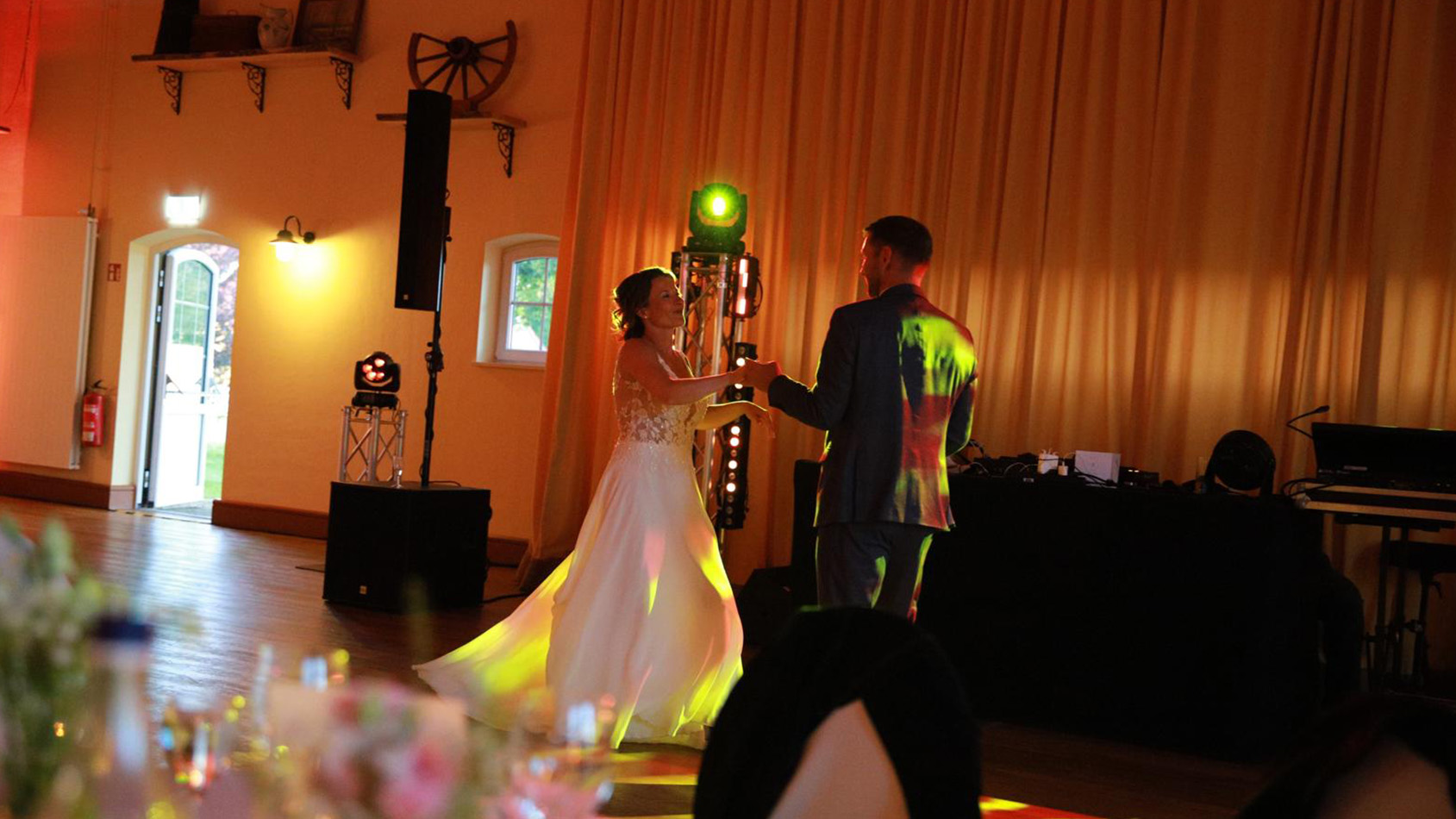 hochzeit brautpaar festscheune vorpommern golfpark strelasund
