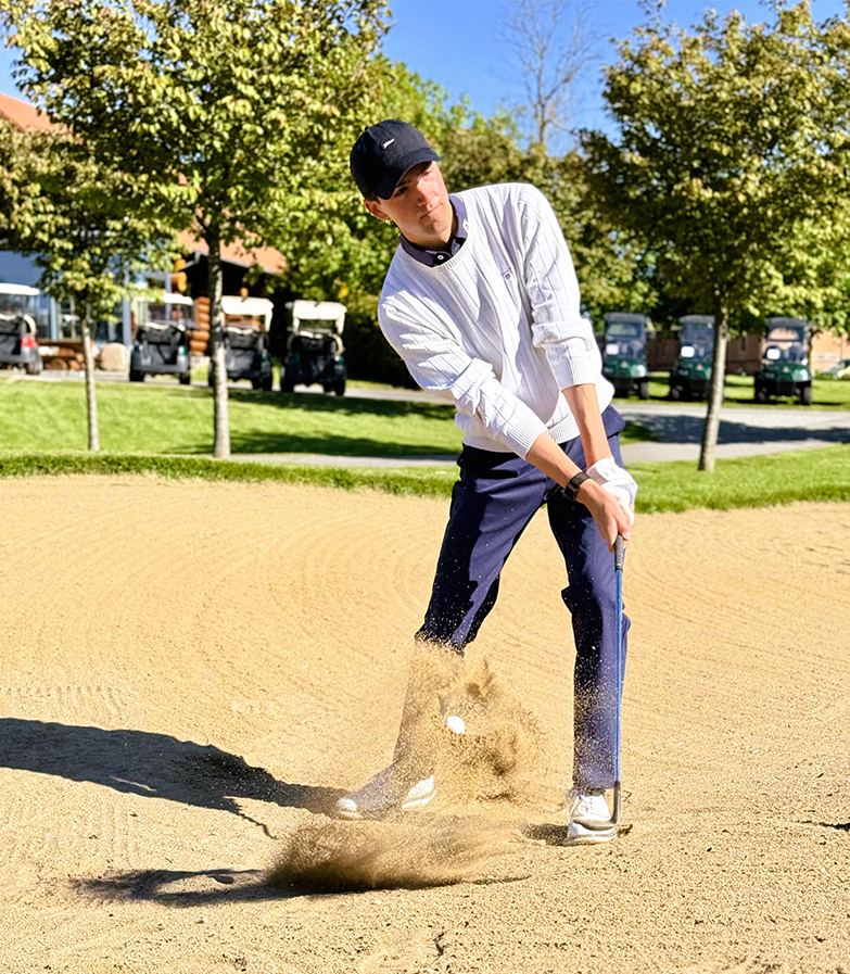 PGA in Ausbildung Kian Gray im Bunker