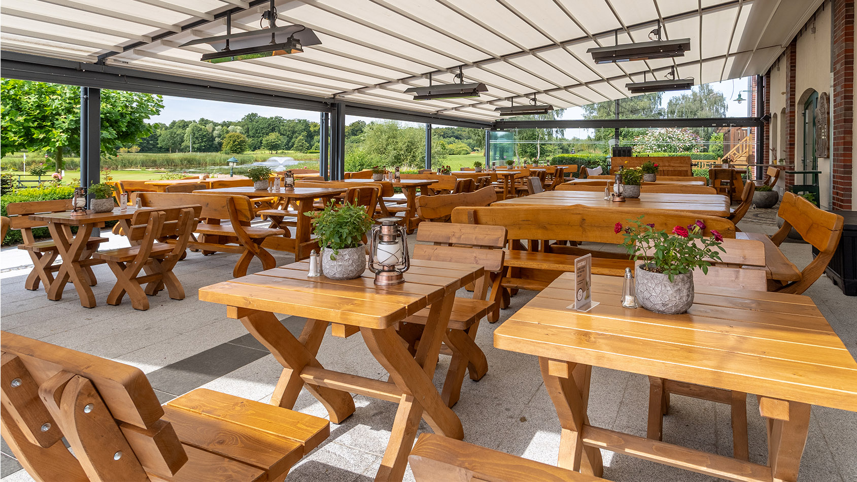 Landgasthof Frettwurst 8 Landgasthof Terrasse Dach geschlossen