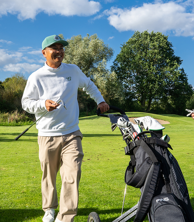 Viet-Long Truong mit Bag auf dem Platz
