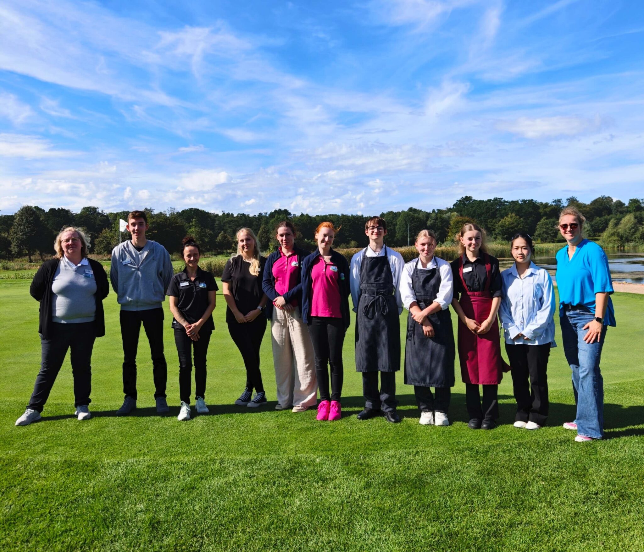 Menschen auf dem Golfplatz